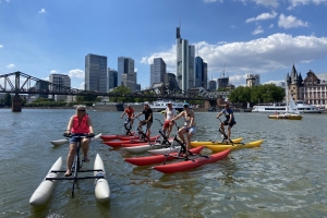 Mit dem Wasserfahrrad durch Frankfurt - Die City-Skyline Tour