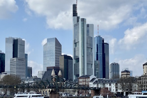 Frankfurts schönste Bauten – Atemberaubende Skyline & Architektur der Nachkriegszeit